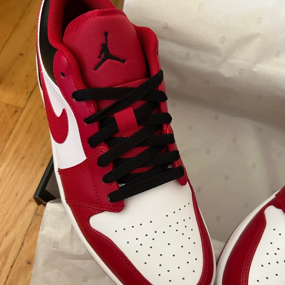 Air Jordan 1 Low. White, Black, Gym Red. Size 9. - Picture 9 of 12